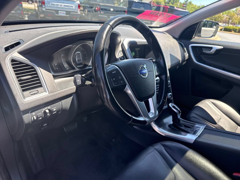 Used 2015 Volvo XC60 T6 w/ Proximity Package AWD/4WD image 15