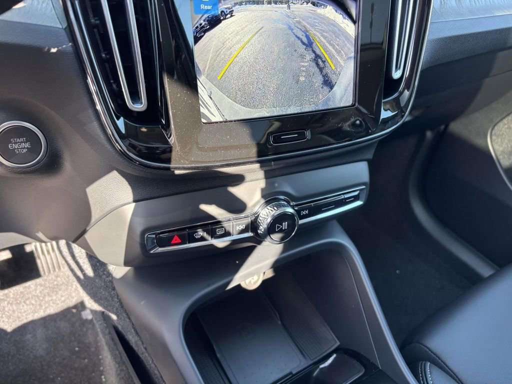 New 2026 Volvo XC40 B5 Ultra w/ Protection Package Premier image 21