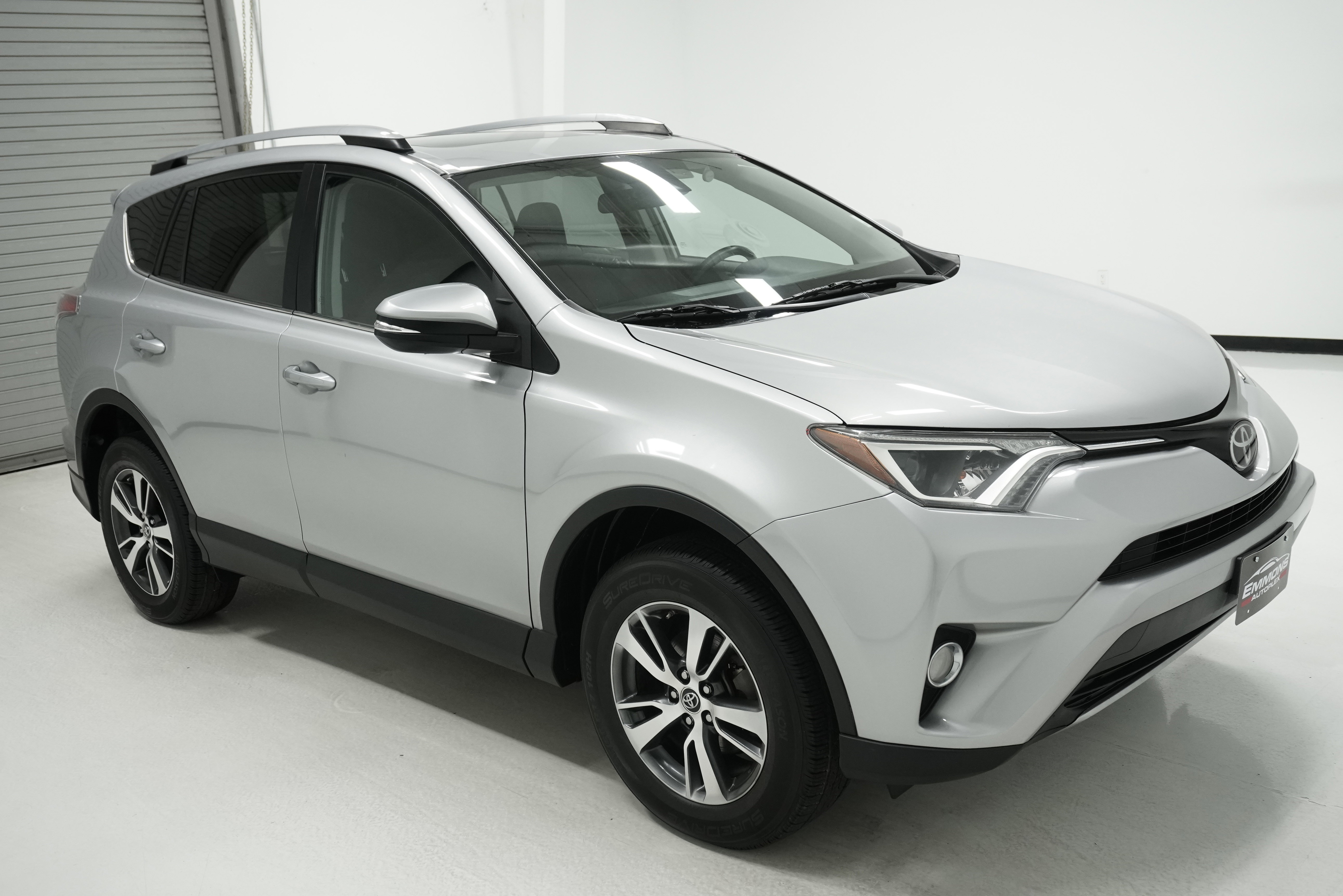 Used 2017 Toyota RAV4 XLE FWD image 3