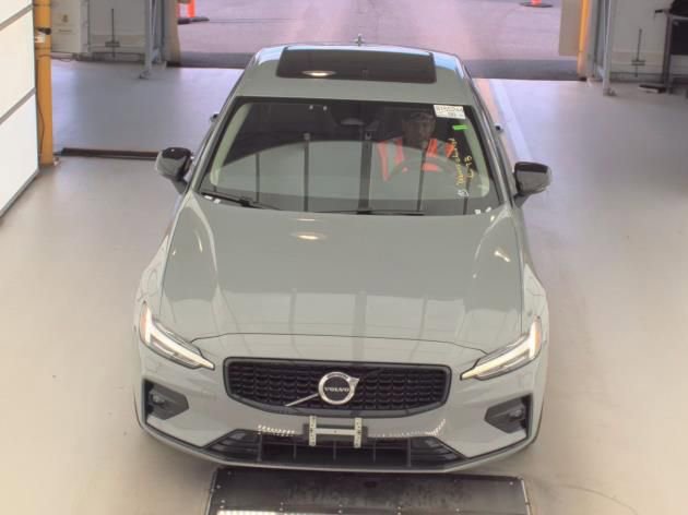 Used 2025 Volvo S60 B5 Core image 2