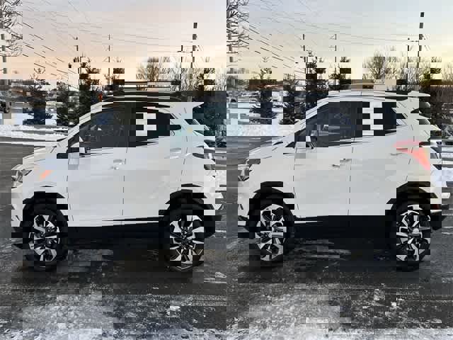 Used 2022 Buick Encore Preferred w/ Safety Package image 2