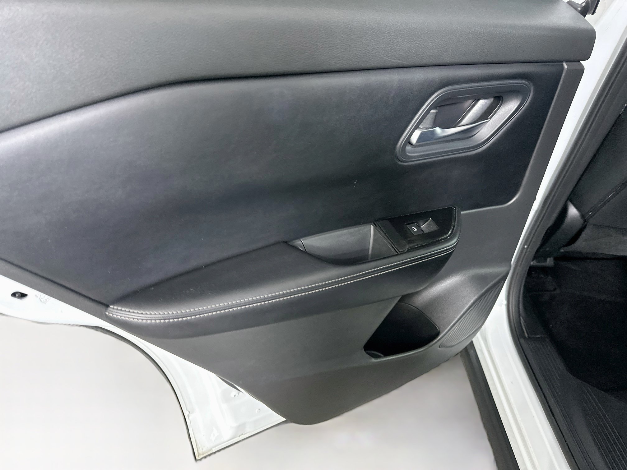 Used 2024 Nissan Rogue SV FWD image 25