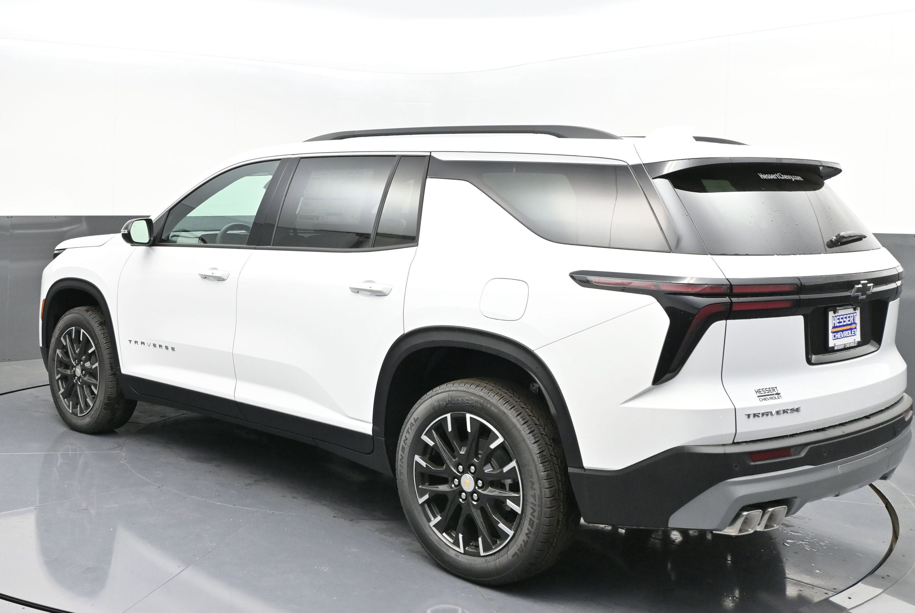 New 2026 Chevrolet Traverse LT w/ Sun and Wheel Package FWD image 5