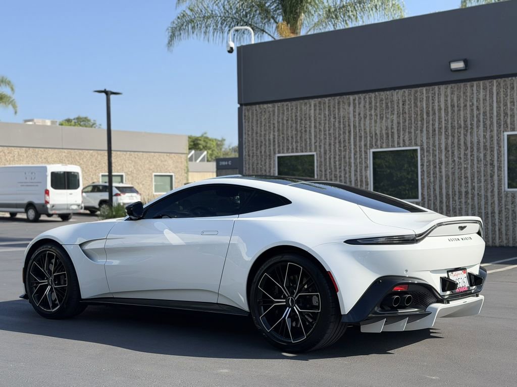 Used 2022 Aston Martin V8 Vantage Coupe RWD image 12