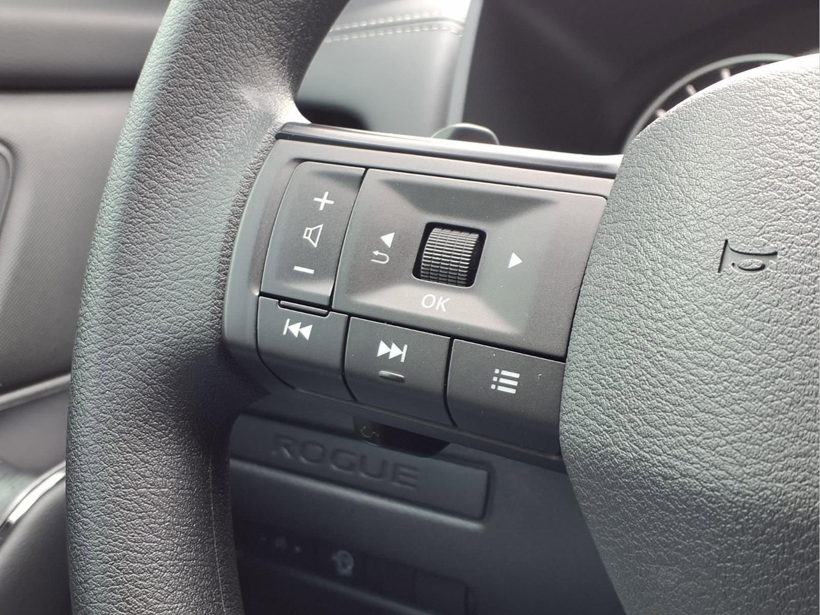 Used 2025 Nissan Rogue S image 20