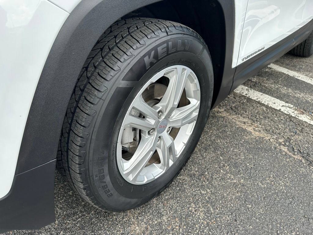 Used 2024 GMC Terrain SLE w/ Driver Convenience Package FWD image 10
