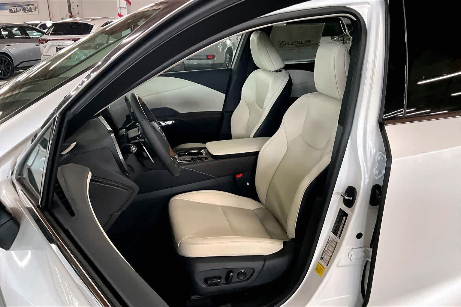 New 2026 Lexus RX 350 w/ Convenience Package AWD/4WD image 9