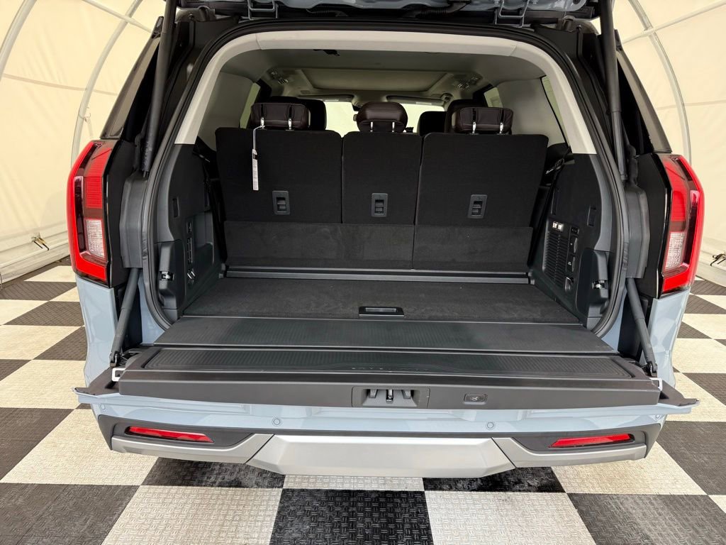 New 2025 Ford Expedition Platinum w/ Platinum Ultimate Package image 6