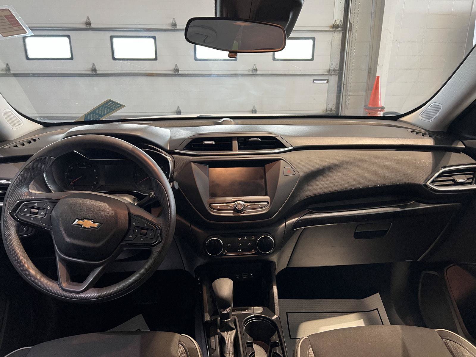 Used 2022 Chevrolet TrailBlazer LT FWD image 12