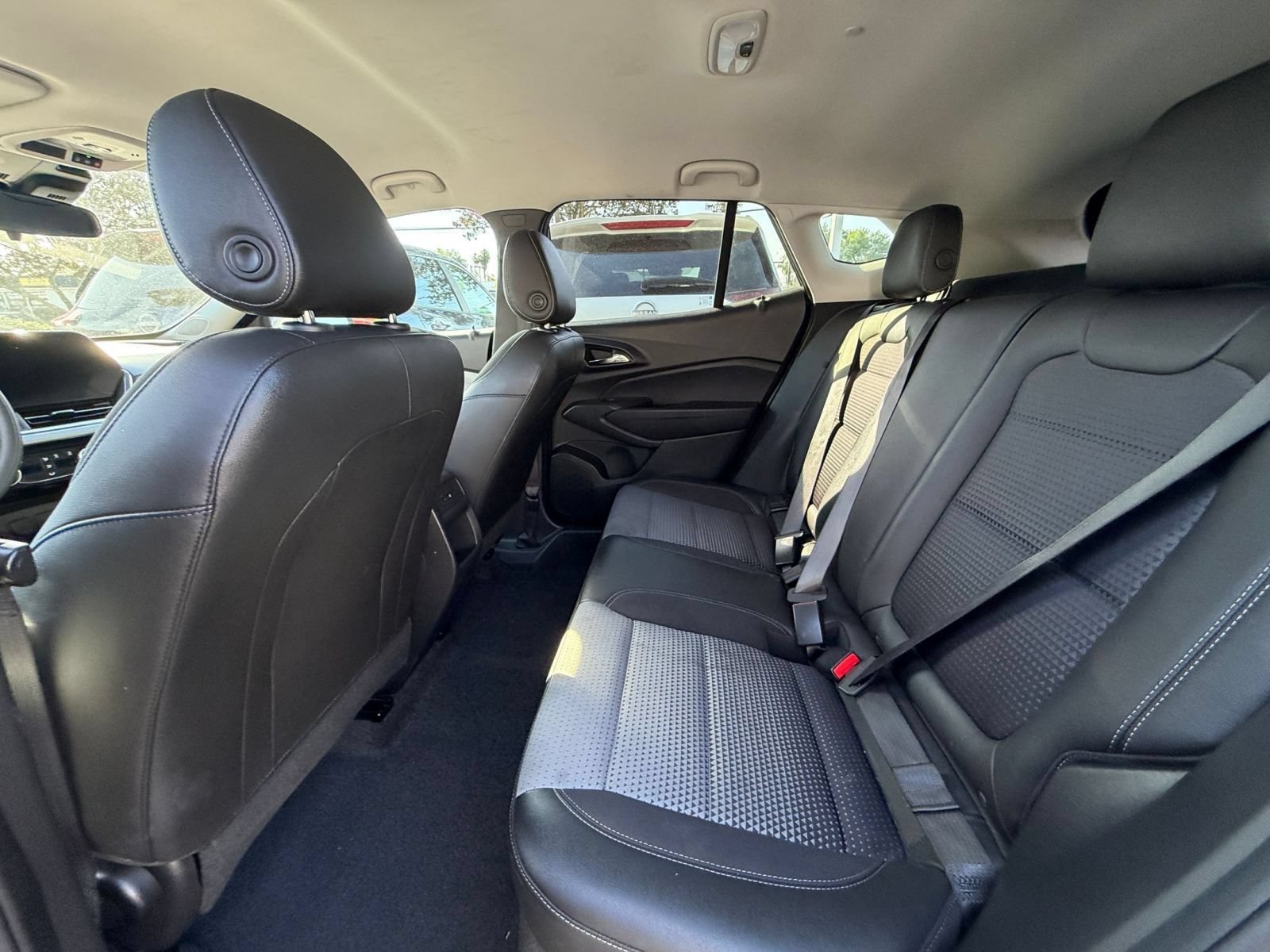 Used 2025 Chevrolet Trax LT FWD image 24