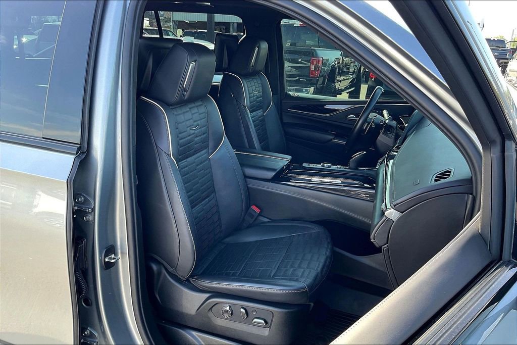 Used 2023 Cadillac Escalade V w/ Heavy-Duty Trailer Package image 32