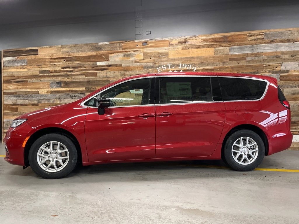 New 2026 Chrysler Pacifica Select image 52