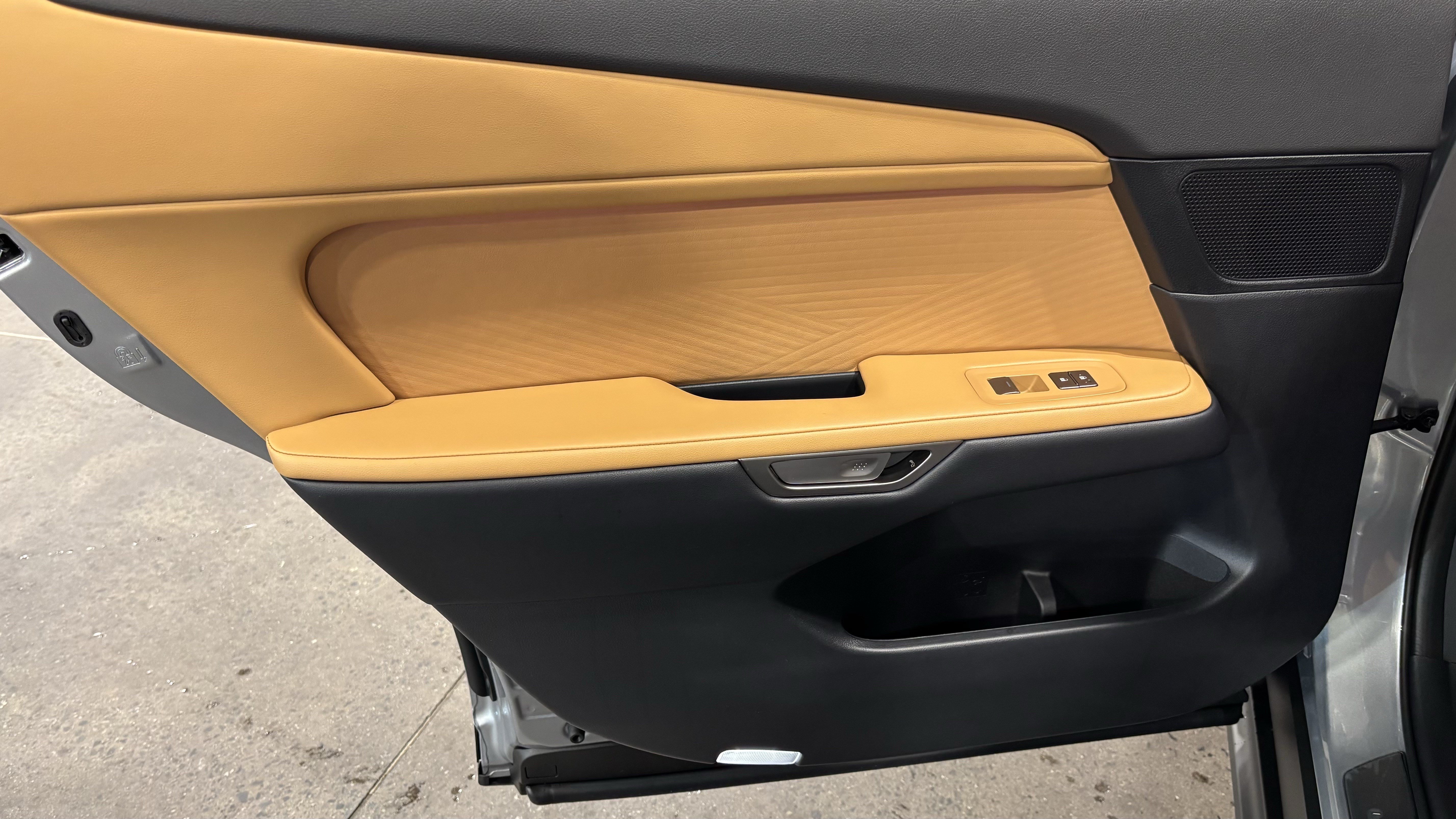 New 2026 Lexus ES 500e AWD/4WD image 32