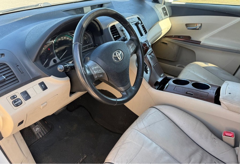 Used 2010 Toyota Venza w/ Premium Pkg #2 image 9