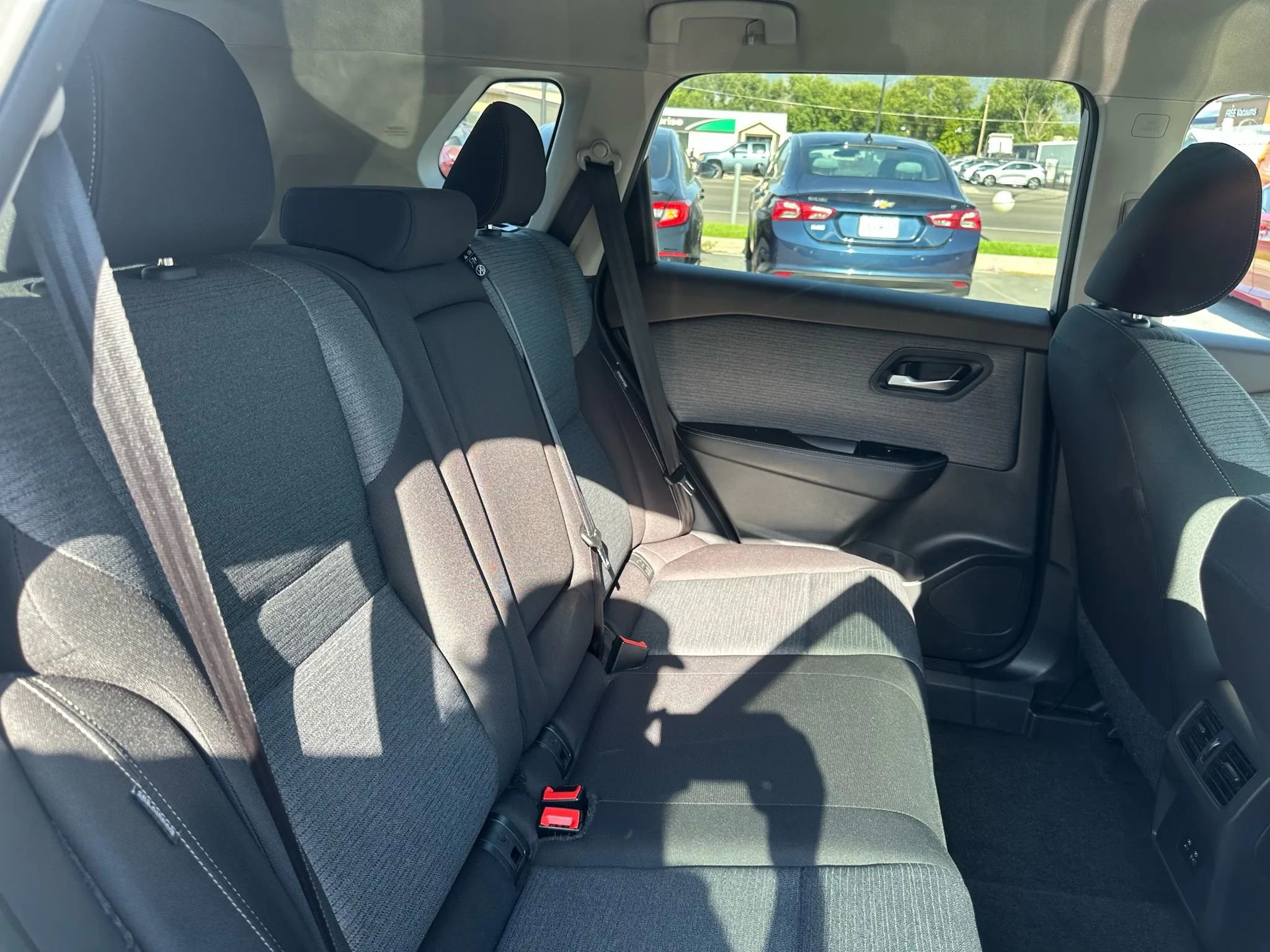 Used 2023 Nissan Rogue SV image 25