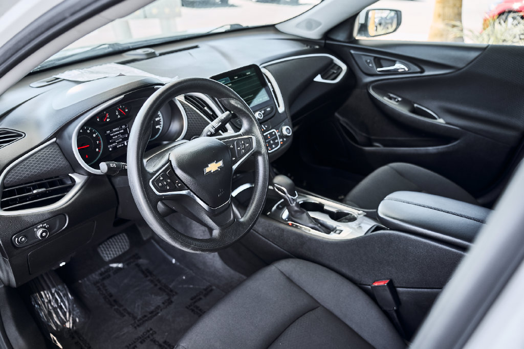Used 2024 Chevrolet Malibu LT FWD image 2