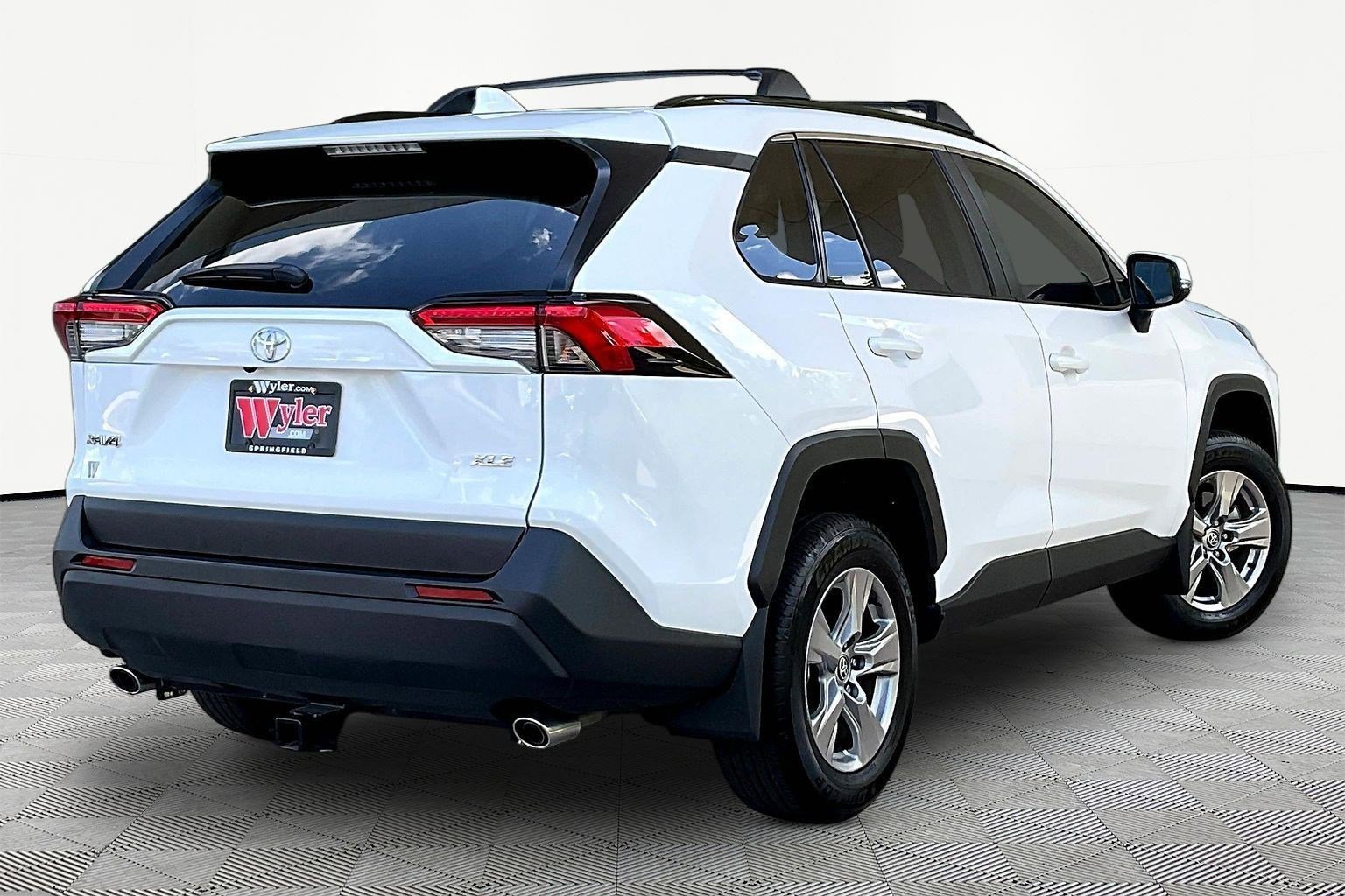 Used 2025 Toyota RAV4 XLE FWD image 6