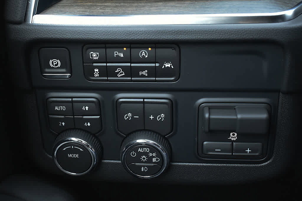 Used 2025 Chevrolet Tahoe High Country AWD/4WD image 27