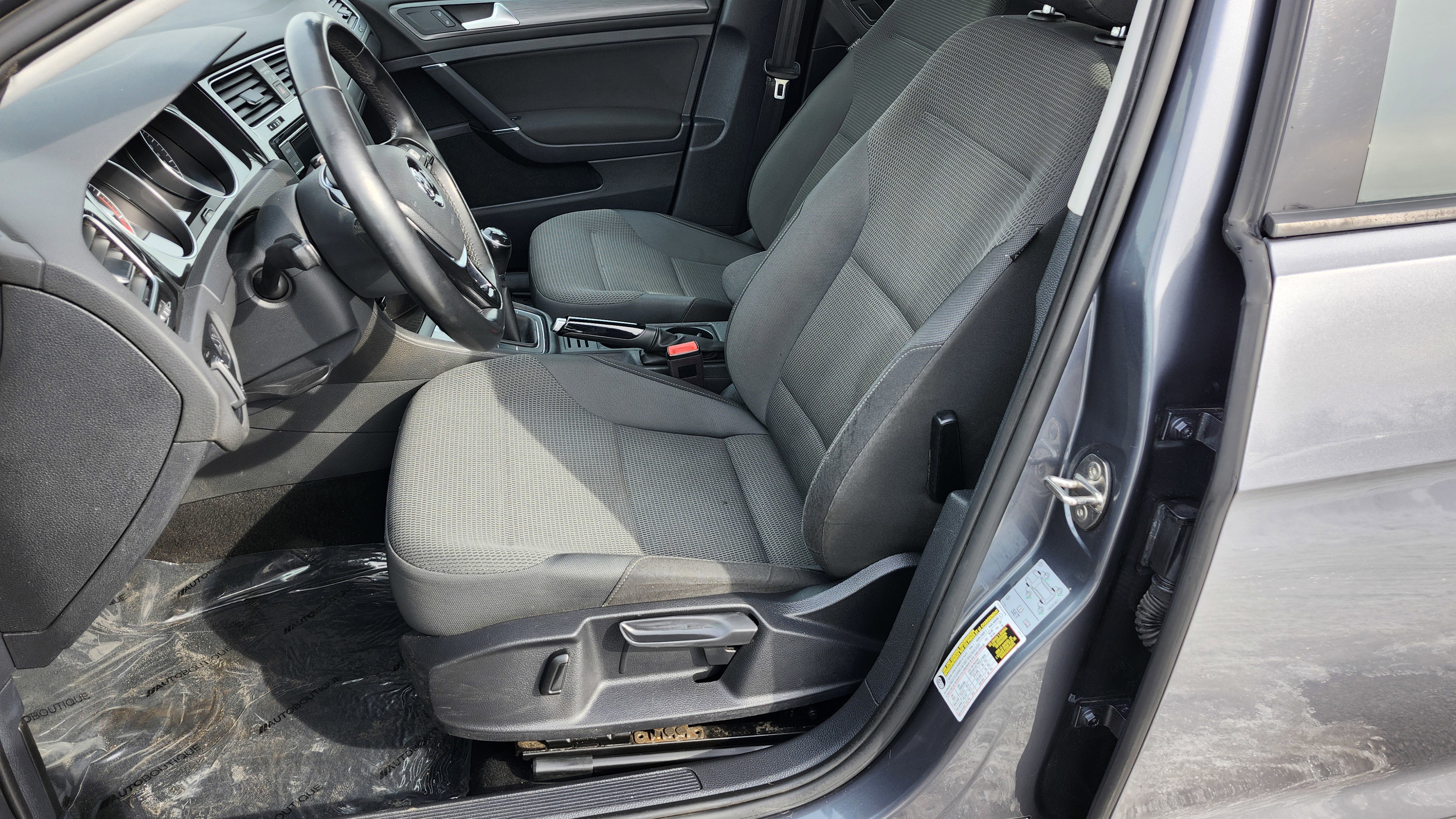 Used 2019 Volkswagen Golf S w/ Driver Assistance Package image 20