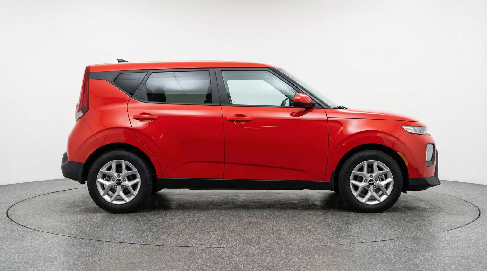 Used 2025 Kia Soul LX w/ LX Technology Package FWD image 11