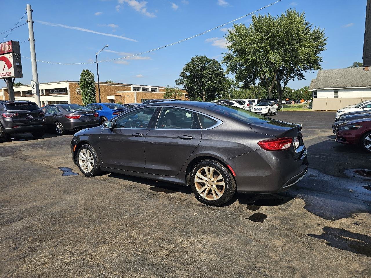 Used 2015 Chrysler 200 Limited w/ Convenience Group FWD image 7