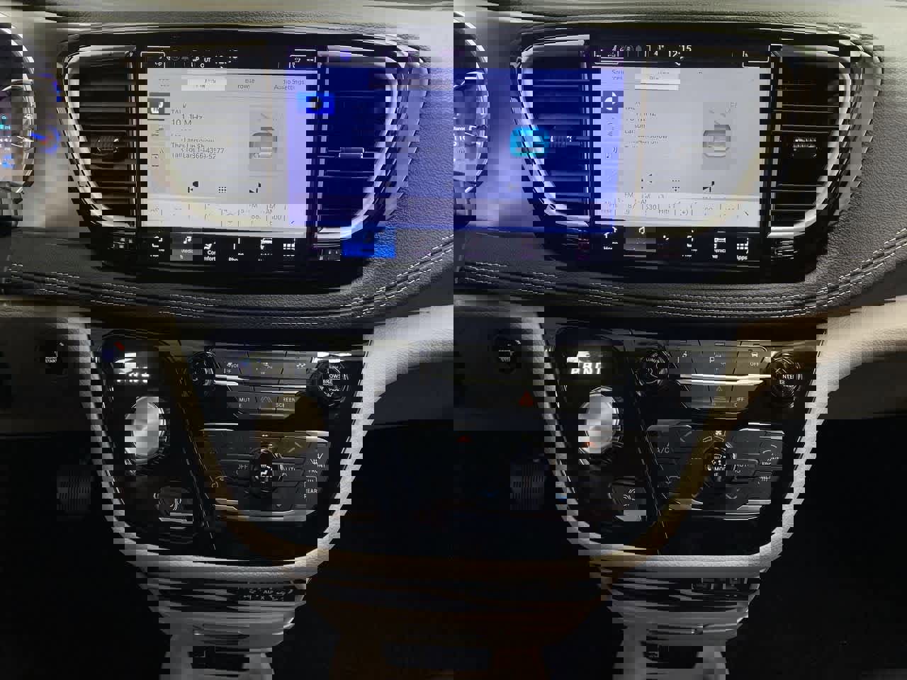 Used 2023 Chrysler Pacifica Touring-L image 25