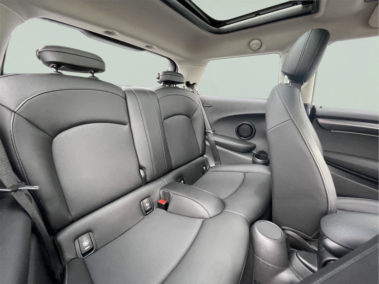 Used 2023 MINI Cooper 2-Door Hardtop FWD image 18