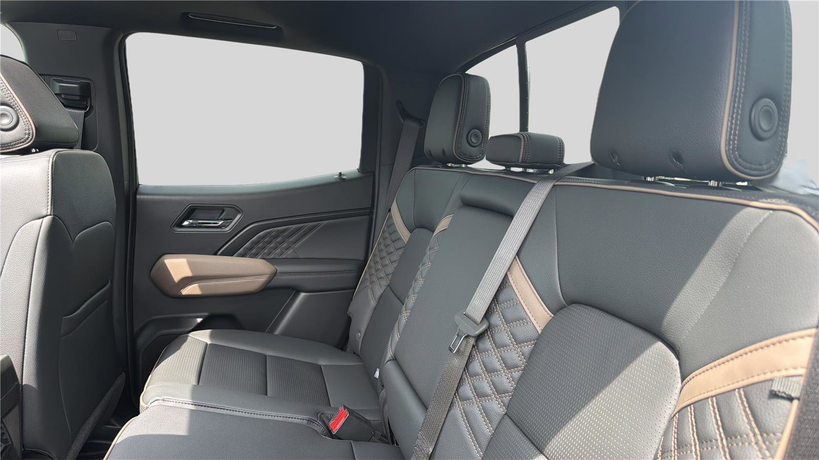 New 2026 GMC Canyon Denali w/ LPO, Denali Black Edition image 19