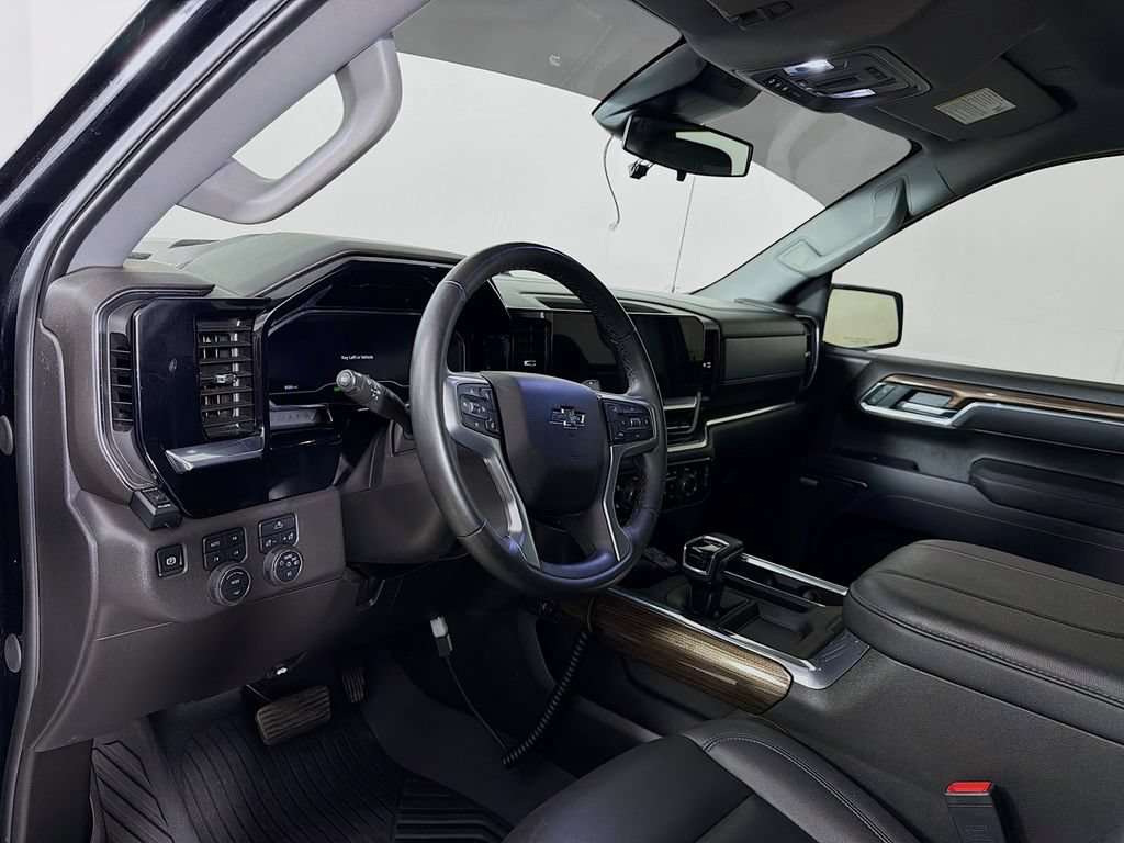 Used 2025 Chevrolet Silverado 1500 LT Trail Boss w/ Convenience Package II AWD/4WD image 10