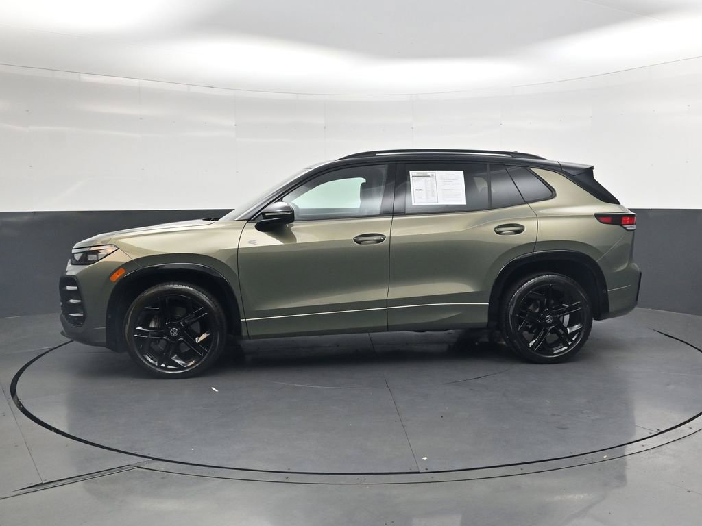 Used 2025 Volkswagen Tiguan SE R-Line AWD/4WD image 11