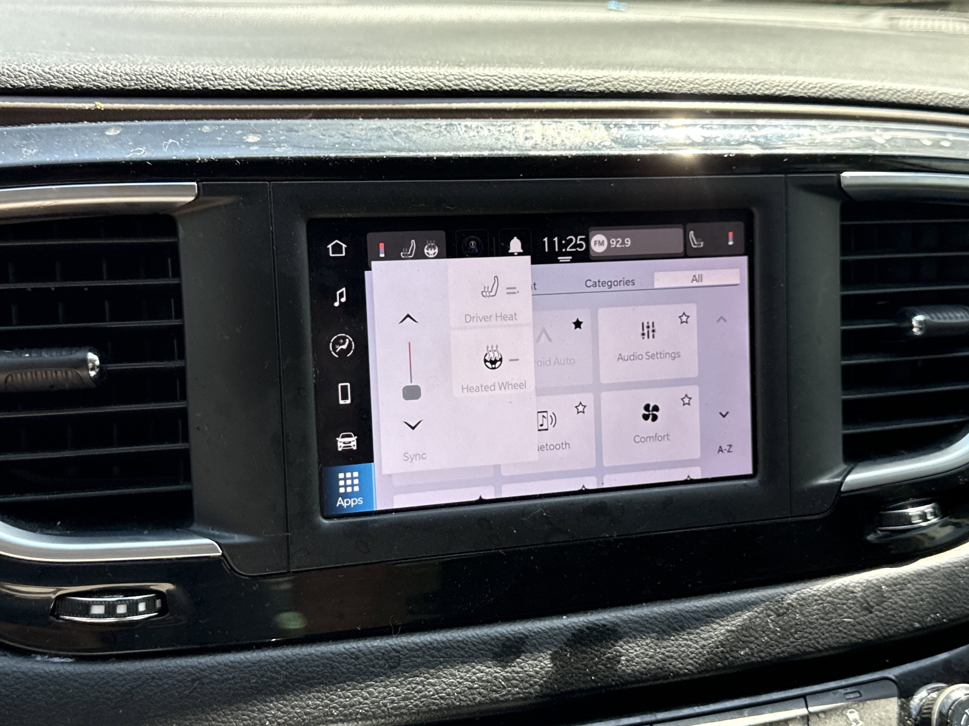 Used 2022 Chrysler Voyager LX image 21