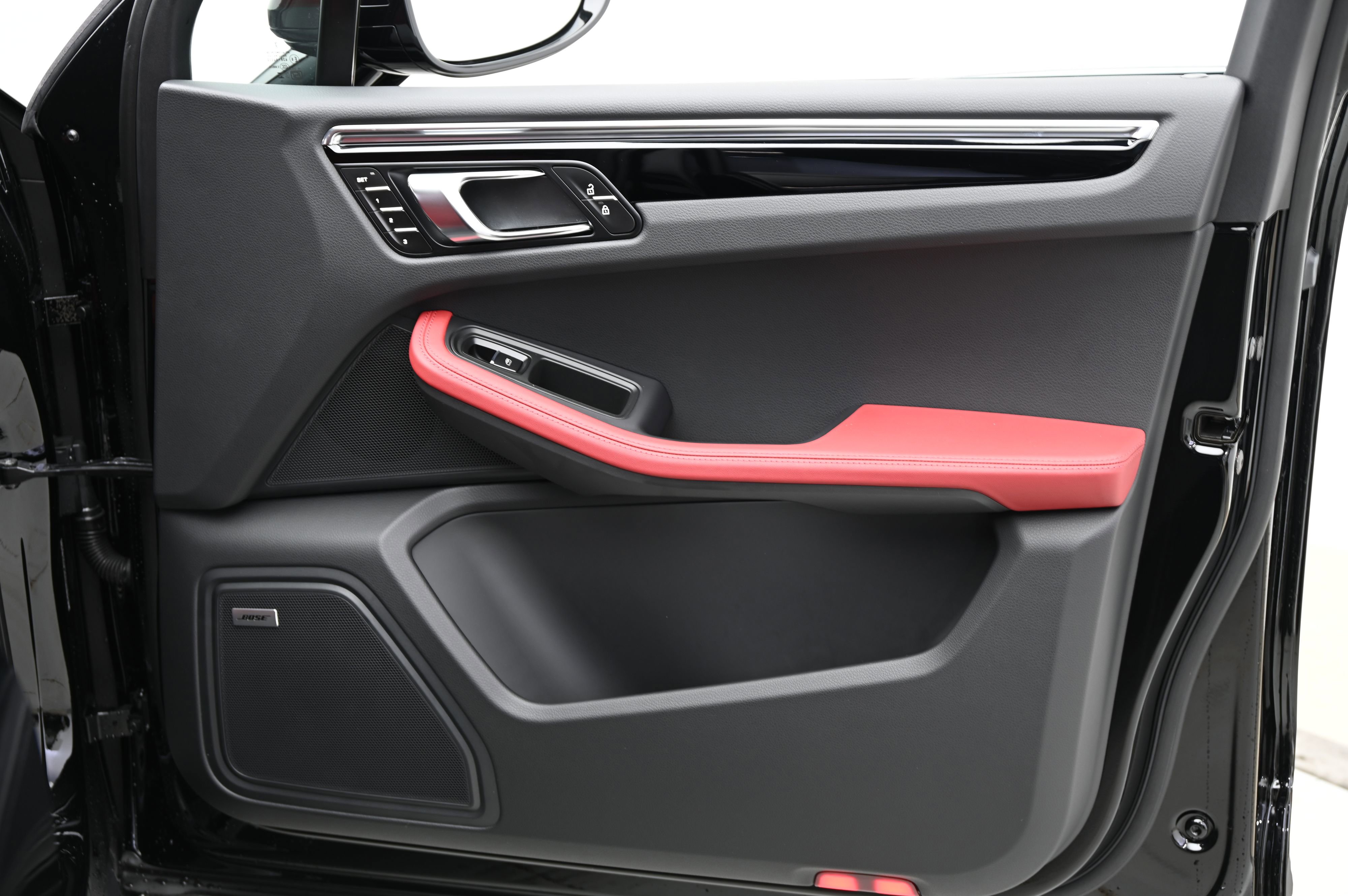 Certified 2025 Porsche Macan image 26