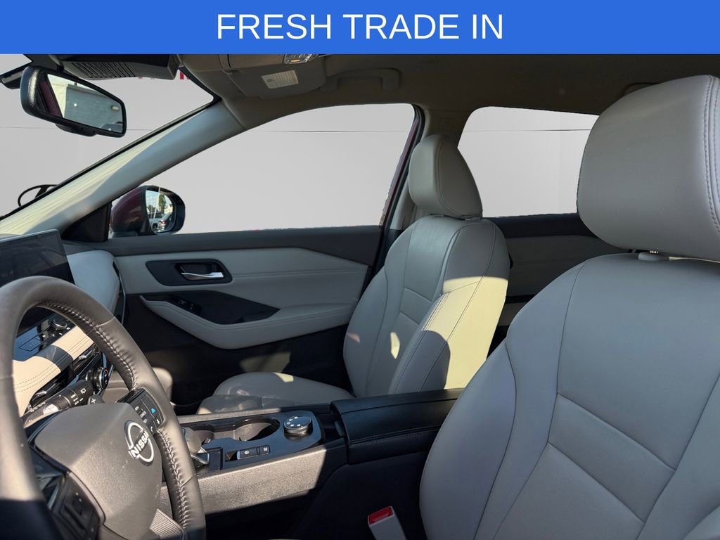 Used 2025 Nissan Rogue SL AWD/4WD image 9