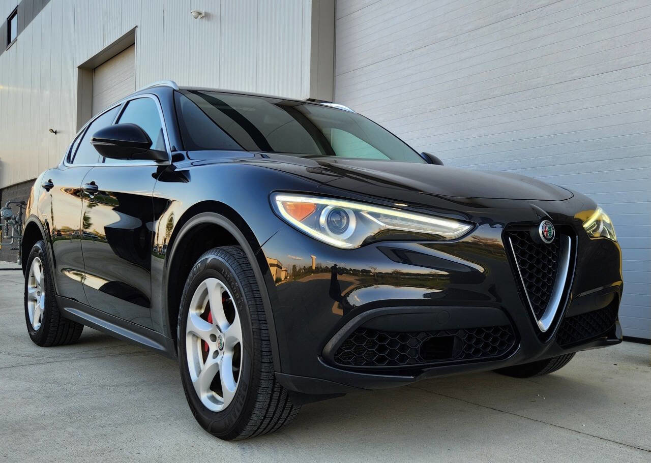 Used 2018 Alfa Romeo Stelvio Base AWD 4dr Crossover image 6
