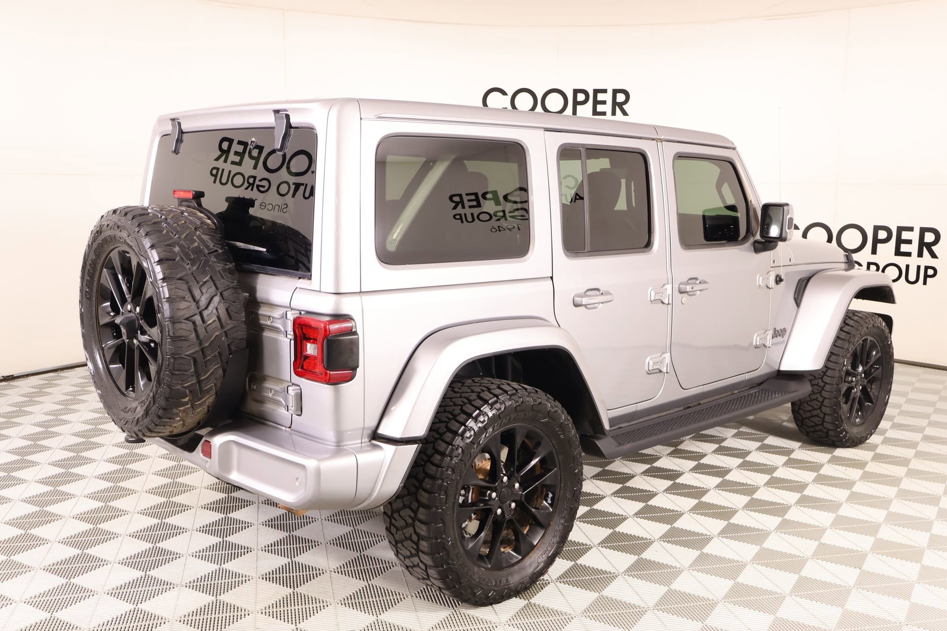 Used 2021 Jeep Wrangler Unlimited Sahara AWD/4WD image 21