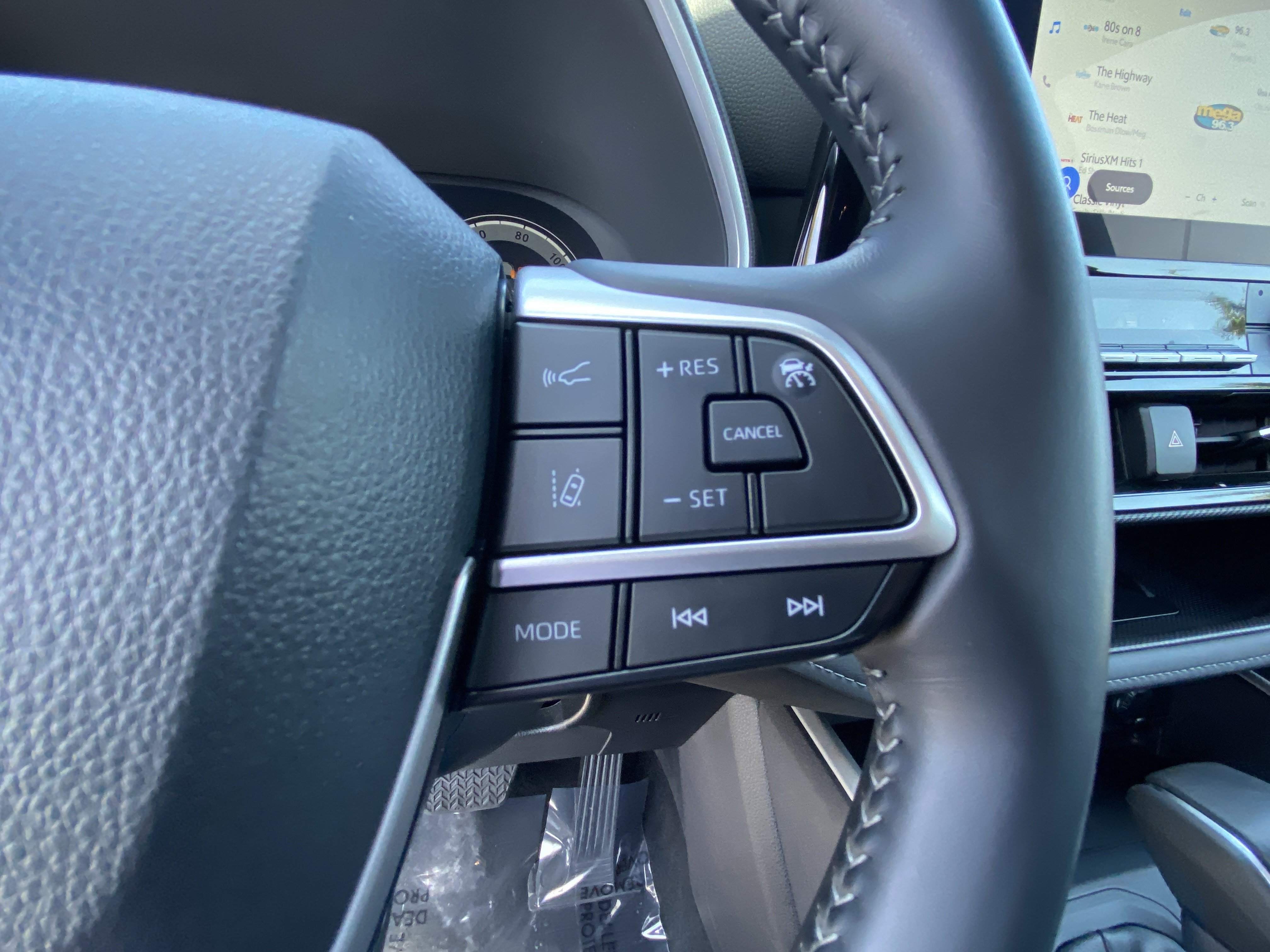 Used 2025 Toyota Highlander XSE AWD/4WD image 27