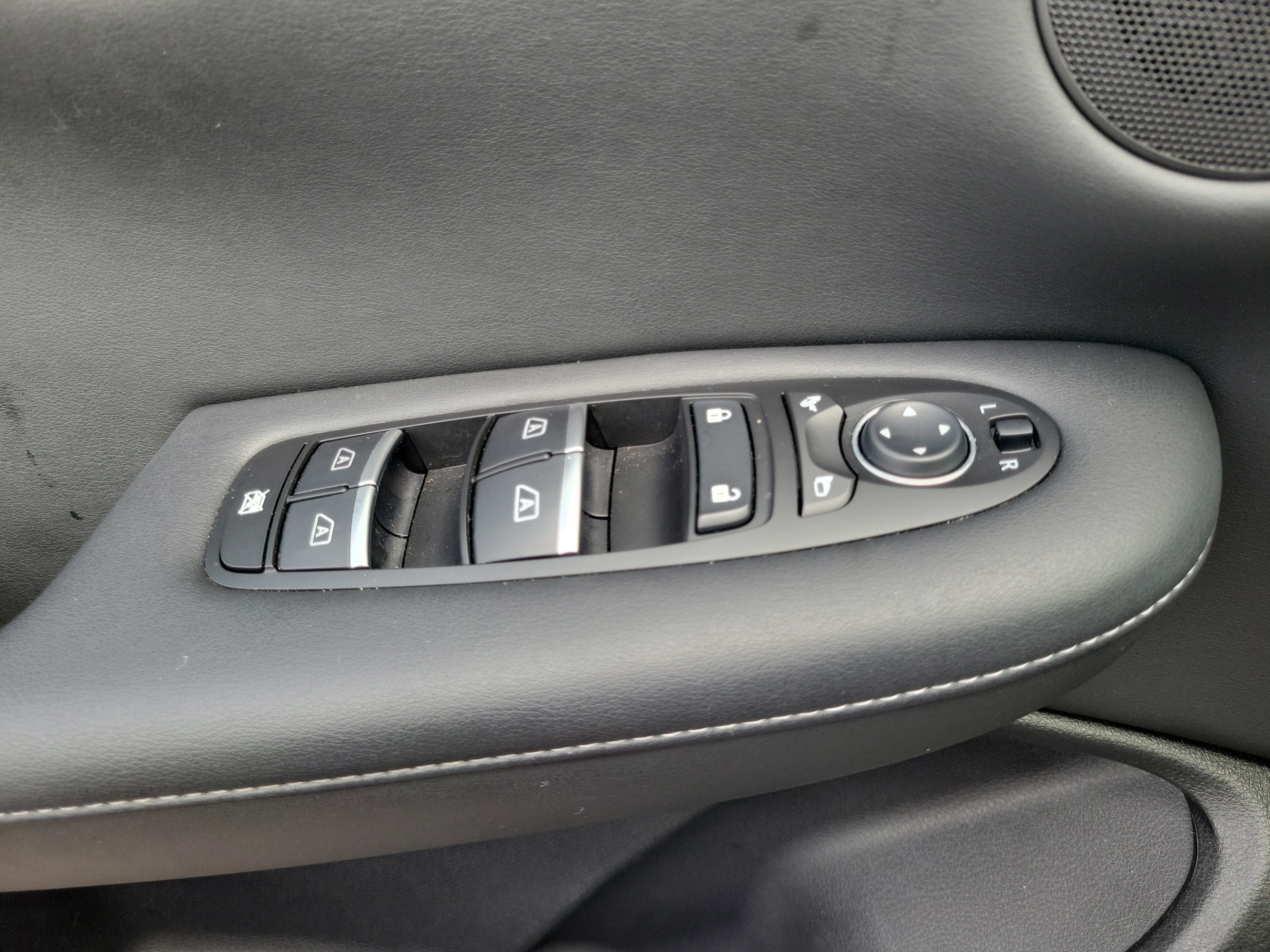 Certified 2025 INFINITI QX50 Luxe AWD/4WD image 24