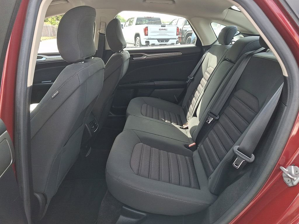 Used 2017 Ford Fusion SE w/ Fusion SE Technology Package FWD image 10