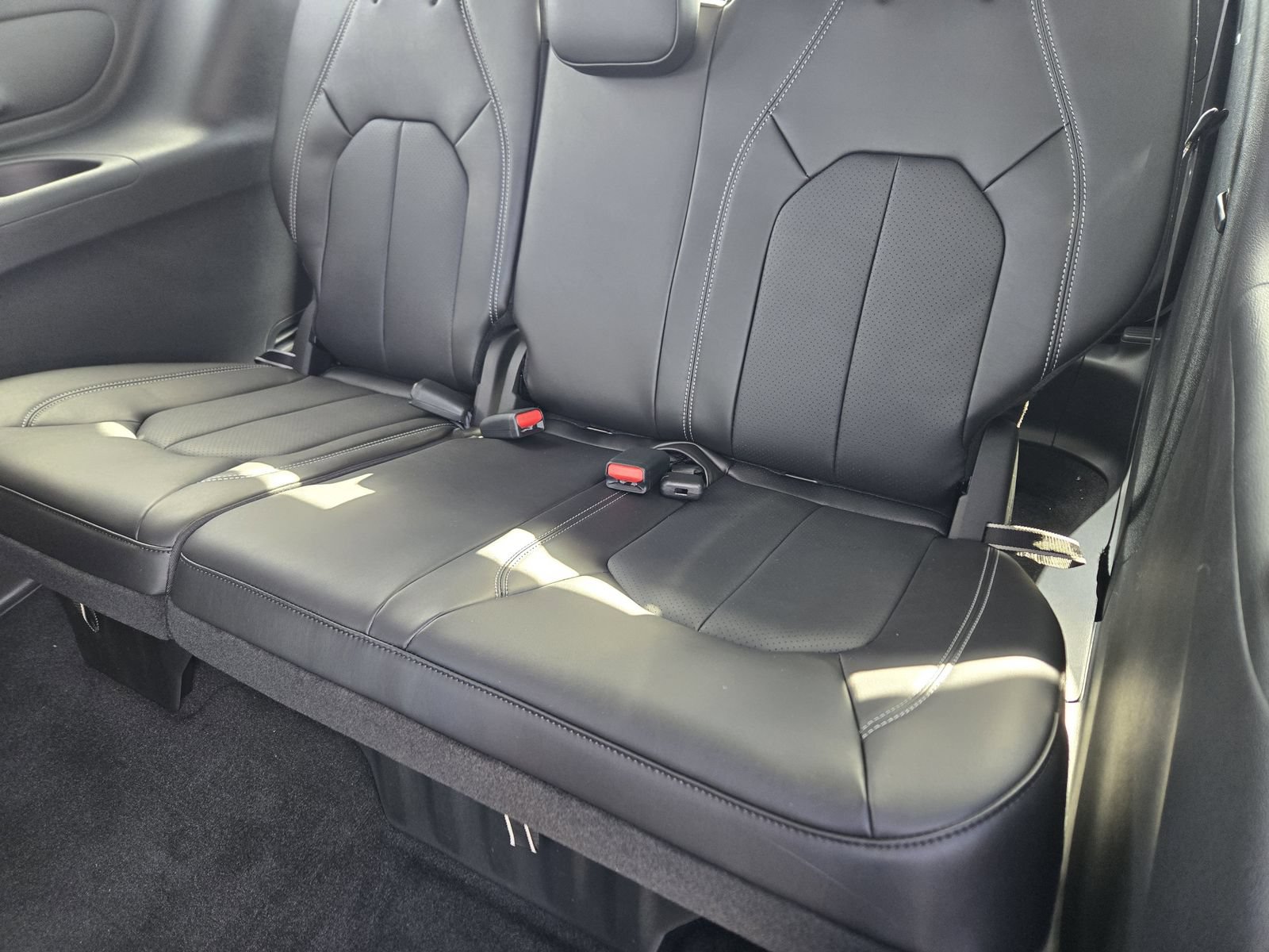 New 2026 Chrysler Pacifica Select AWD/4WD image 24