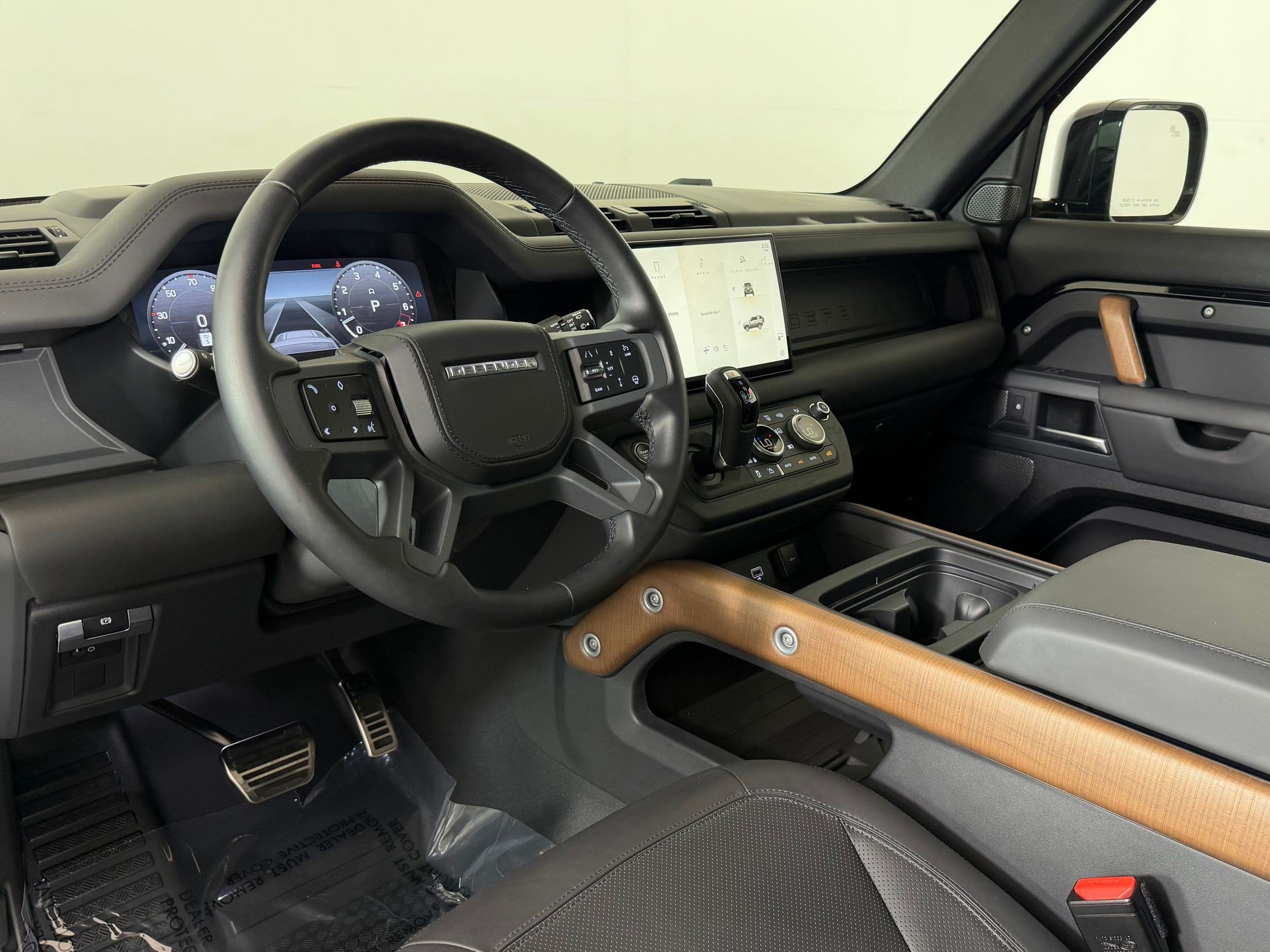 Used 2023 Land Rover Defender 90 X AWD/4WD image 4