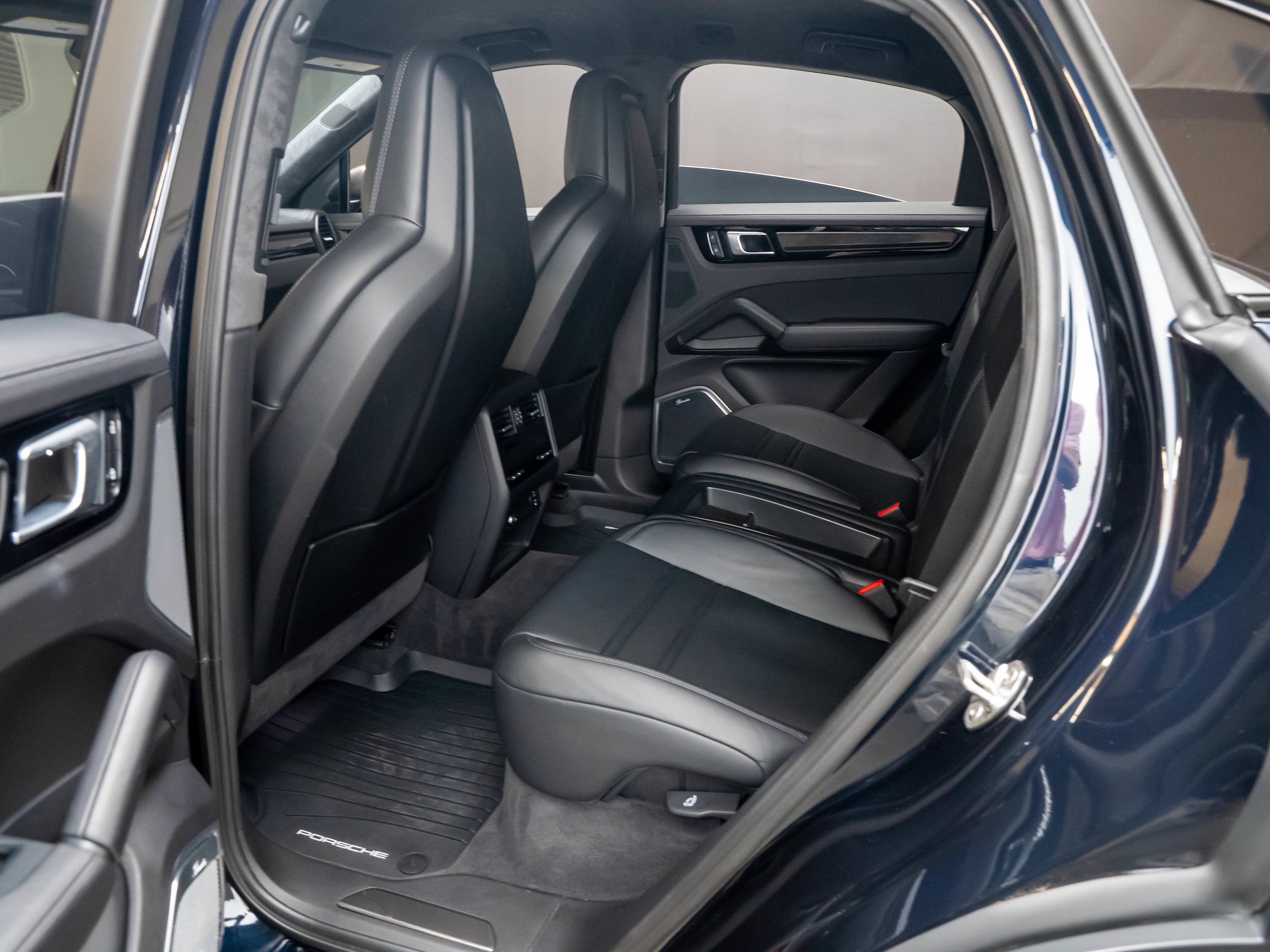 Used 2022 Porsche Cayenne Turbo GT AWD/4WD image 38