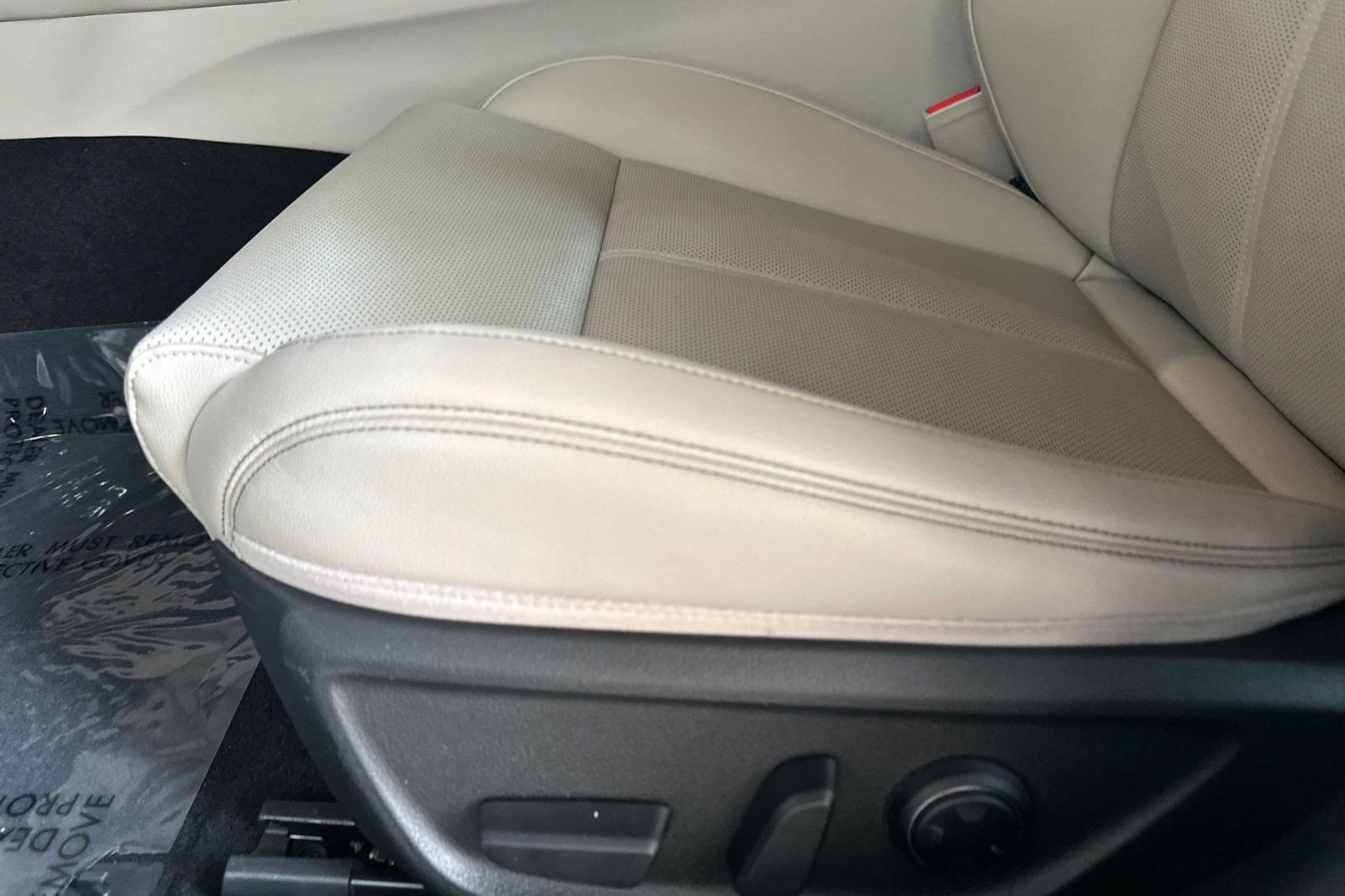 Used 2023 Genesis G70 2.0T image 13