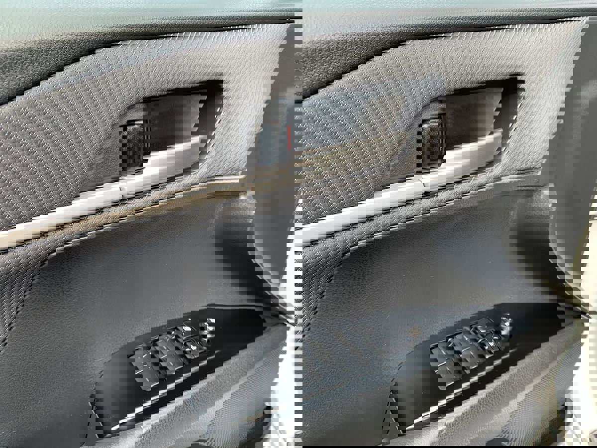 Used 2025 Toyota Camry SE image 15