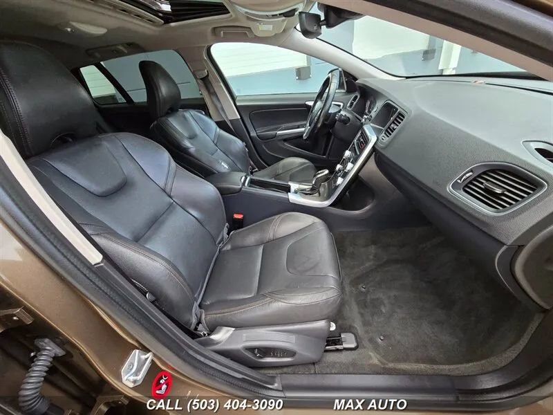 Used 2016 Volvo V60 T5 Cross Country w/ Convenience Package image 19