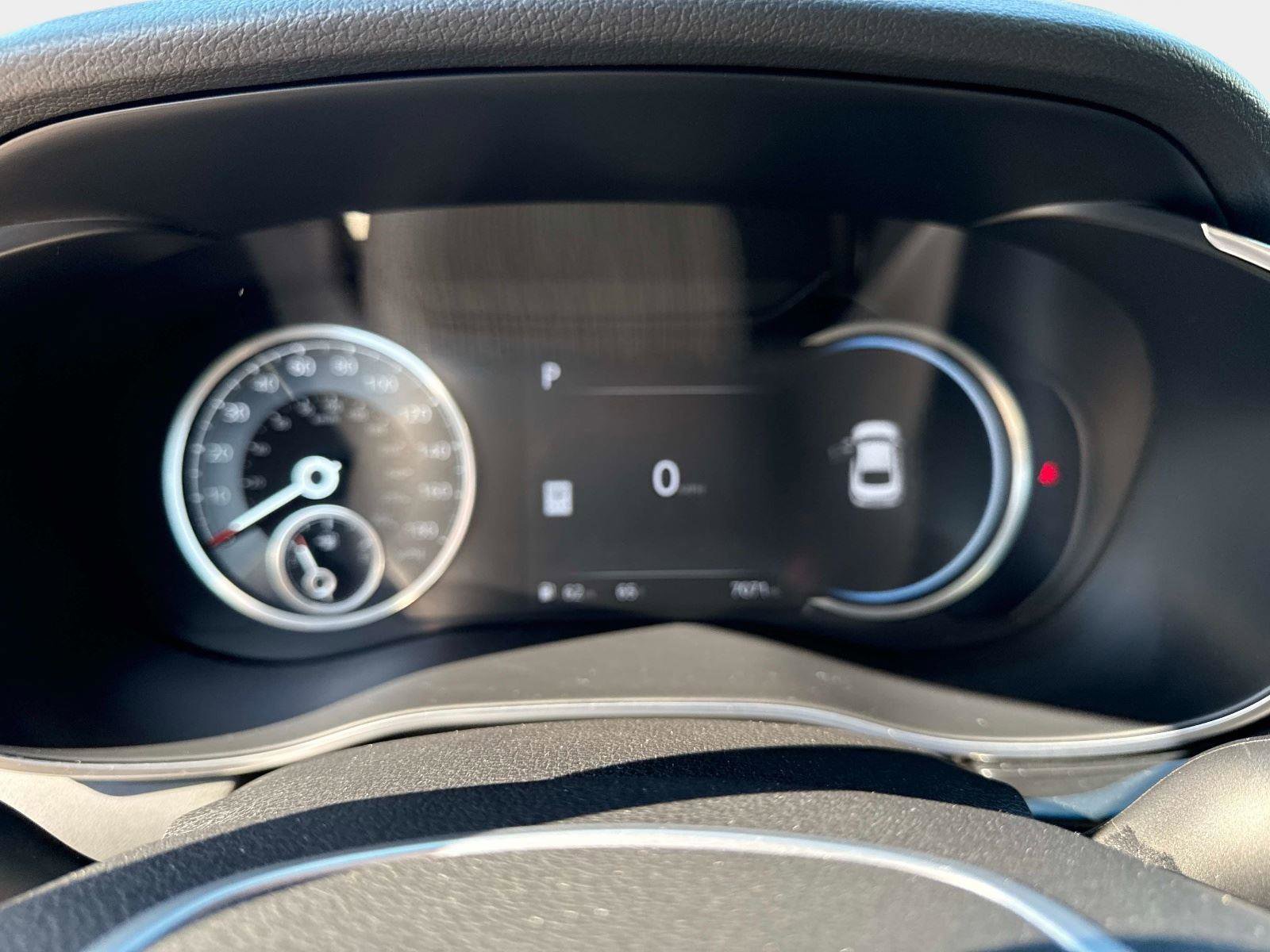 Used 2025 Genesis G70 2.5T image 28