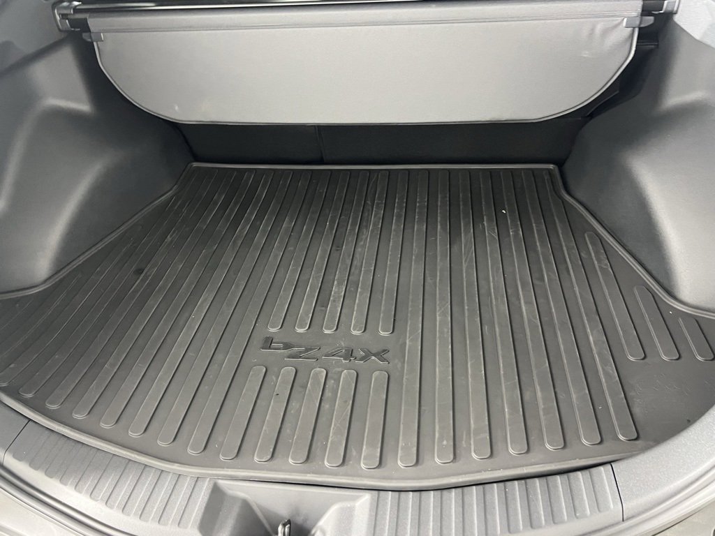 Used 2024 Toyota bZ4X XLE w/ Weather Package image 32