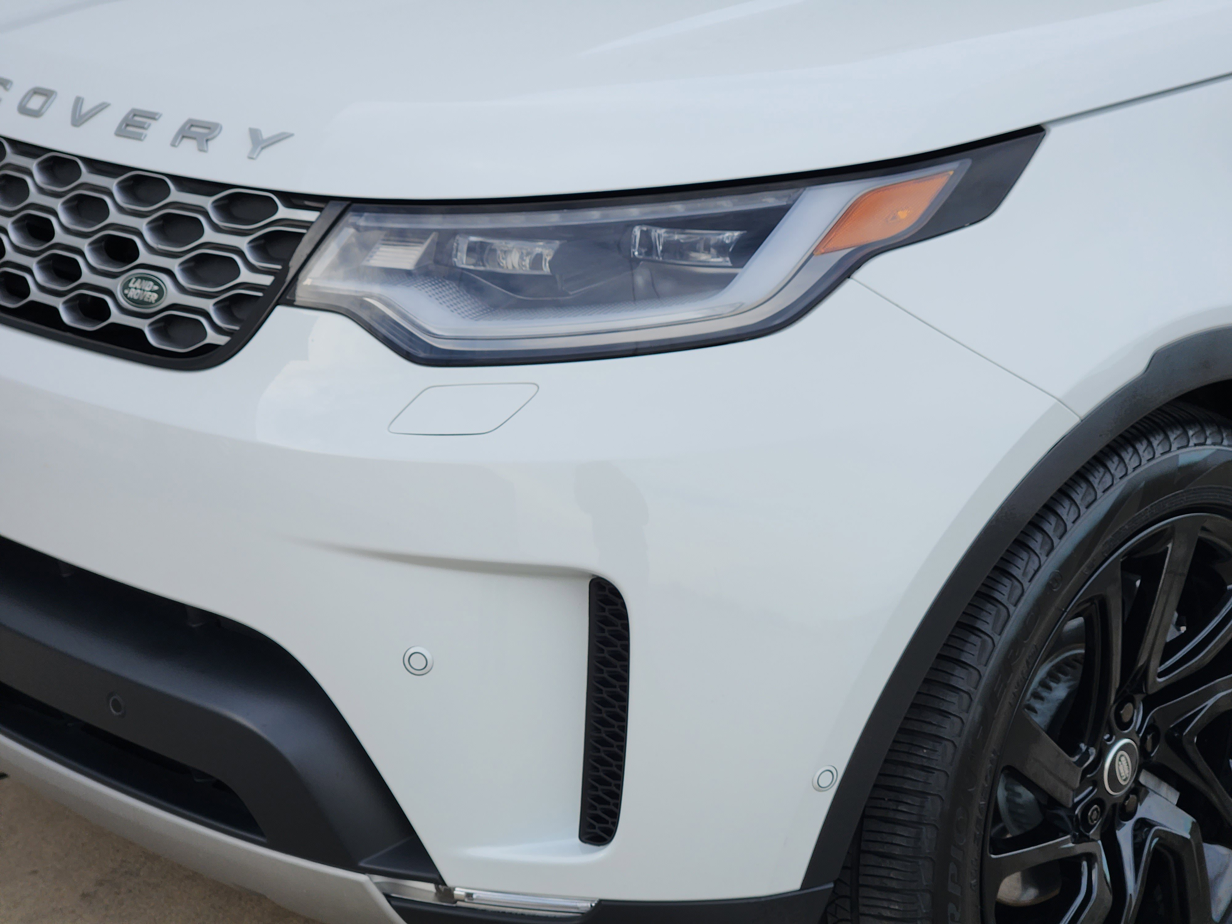 Certified 2025 Land Rover Discovery S image 9