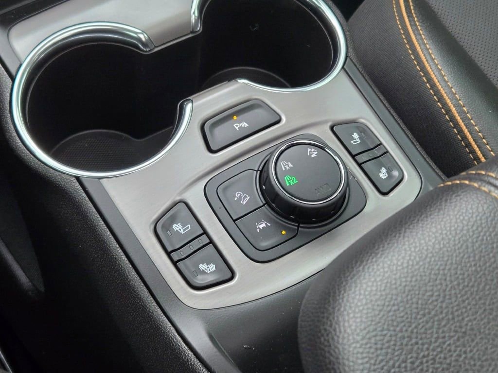 Used 2024 GMC Terrain AT4 w/ Infotainment Package II image 32