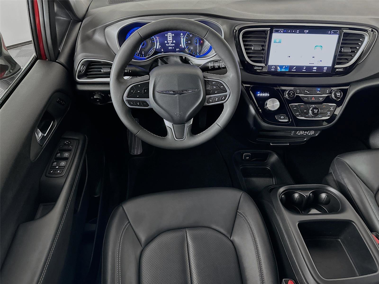 Used 2025 Chrysler Pacifica Select image 22