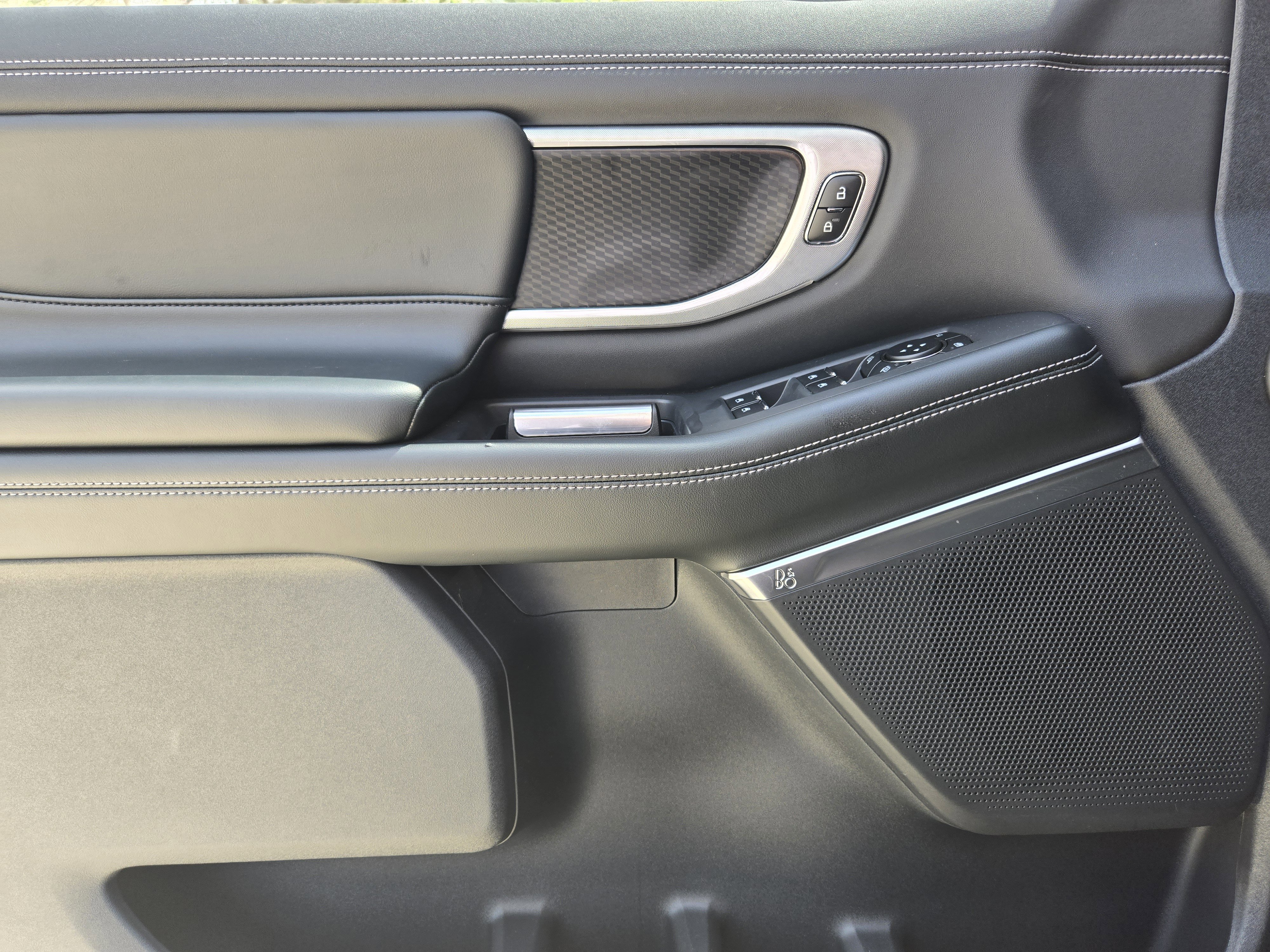 Used 2026 Ford Expedition Max Platinum w/ Stealth Appearance Package image 17